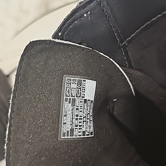 New Ugg Ashton lace-up boots - Picture 12 of 12